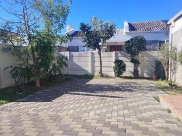 2 Bedroom House in Oak Glen