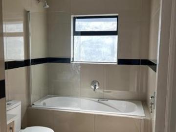 2 Bedroom House in Stratford Green