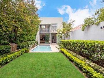 2 Bedroom House in Parktown North