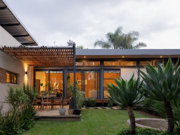 2 Bedroom House To Let in Waterkloof Ridge