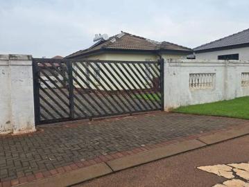 2 Bedroom house to rent in The Orchards, Akasia