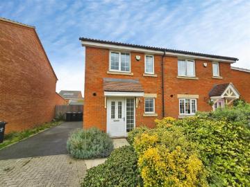 2 Bedroom House to Rent in Chelveston Road, Raunds,...