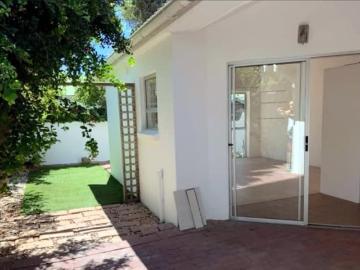 2 Bedroom house to rent in Lakeside, Cape Town