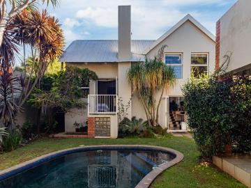 2 Bedroom house to rent in Parkhurst, Johannesburg