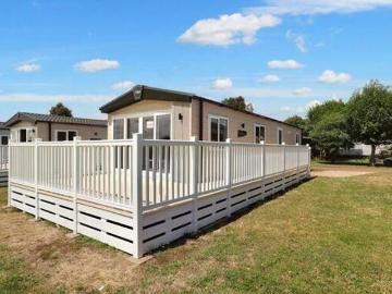2 Bedroom Lodge For Sale In Brightlingsea