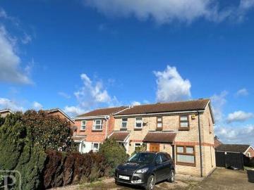 2 Bedroom Semi detached House For Sale In Clacton on...