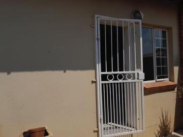 2 Bedroom Townhouse in Montana Park