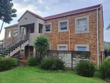 2 Bedroom Townhouse in Wilgeheuwel