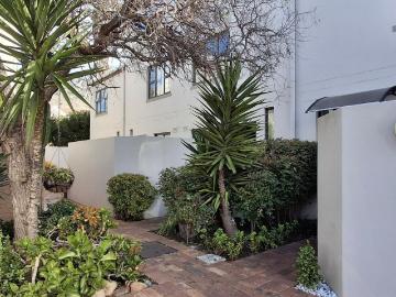 2 Bedroom townhouse sectional to rent in Kirstenhof,...