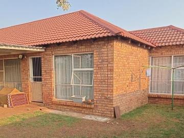 2 Bedroom townhouse sectional rented in Langenhovenpark,...