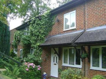 2 bedroom terraced house for sale in Hillside Close...