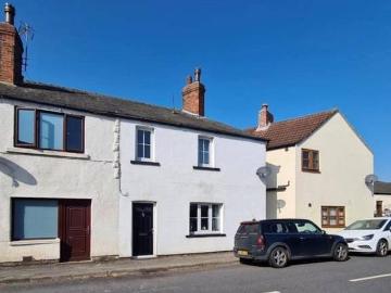 2 bedroom terraced house for sale in Low Street South...