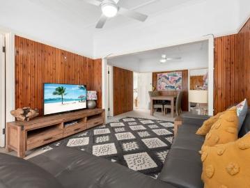 2 Bedroom Unit Near New Farm Park