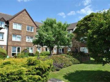 2 Bedrooms Flat for sale in Bath Road, Keynsham, Bristol...