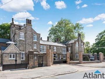 2 Bedrooms Flat for sale in Manor Farm Drive, London E4