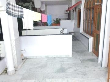 2 BHK Independent Builder Floor in Daulatganj for rent...
