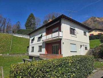 2 Familienhaus mit 3 und 4 Zimmer Wohnungen an...