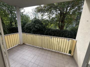 2 Zimmer Wohnung mit Balkon in ruhiger Lage in Baden zu...