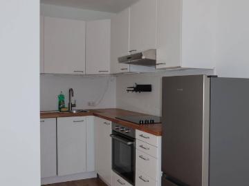 2 Zimmer Neubau in Schwechat mit Balkon und Garage