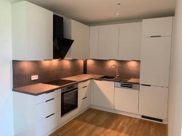 2,5 Zimmer Neubauwohnung mit Balkon & 2 Stellplätzen