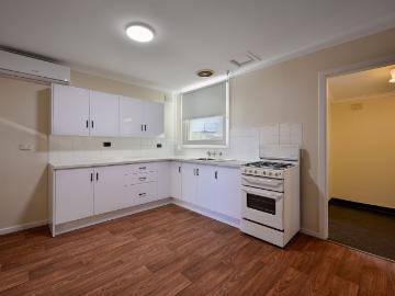 31 Moores Street, WHYALLA STUART, SA 5608