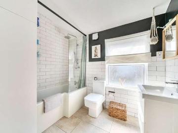3 bed flat for sale