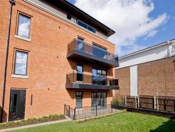 2 bed flat for sale