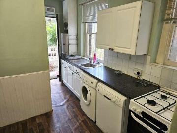 3 bed flat for sale