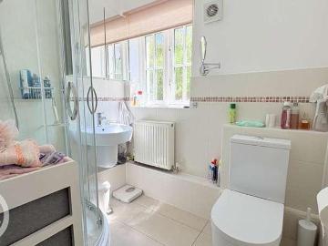 3 bed flat for sale