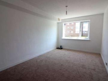 3 bed flat for sale