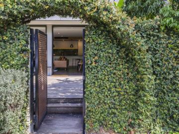 3 Bedroom Apartment Elwood VIC 101611967