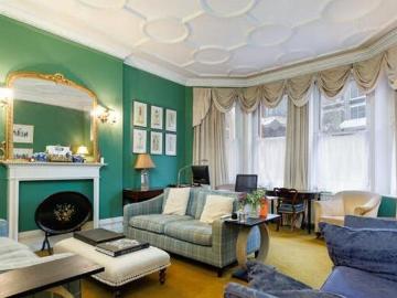 3 Bedroom Apartment For Sale In London