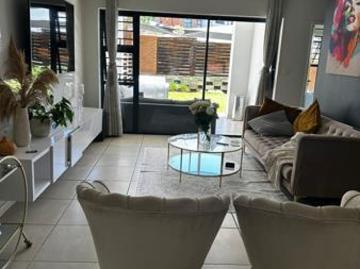 3 Bedroom Apartment in Olivedale