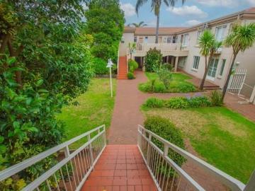 3 Bedroom Apartment in Roodekrans