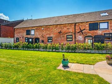 3 Bedroom Barn Conversion Character Property