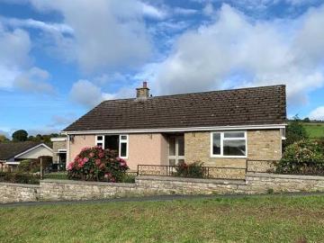 3 bedroom bungalow for sale in Greenfield Drive Kington...