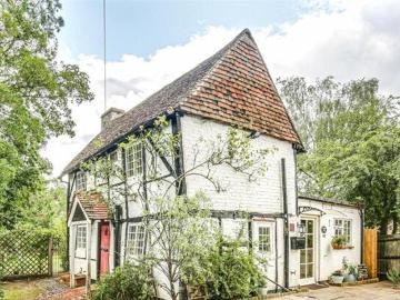 3 Bedroom Detached House For Sale In Hurst Green Oxted,...
