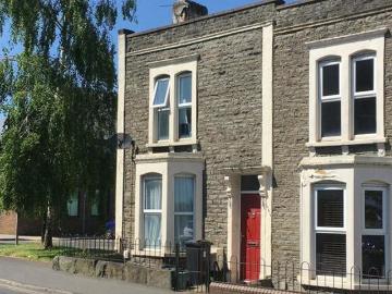 3 Bedroom End Of Terrace House For Sale In Kingswood