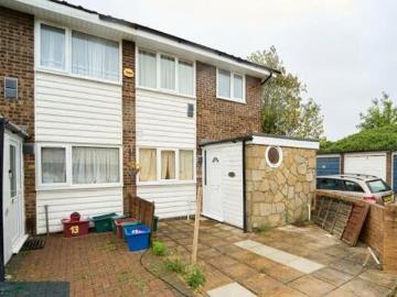 3 Bedroom End Of Terrace House For Sale In Hounslow