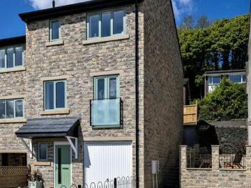 3 Bedroom End Of Terrace House For Sale In Hipperholme