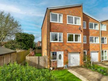 3 Bedroom End Of Terrace House For Sale In Prestwood,...