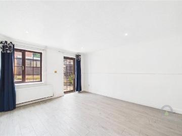 3 bedroom end of terrace house to rent