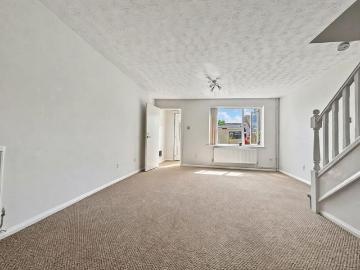 3 bedroom end of terrace house to rent