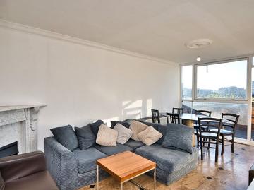 3 bedroom flat in London