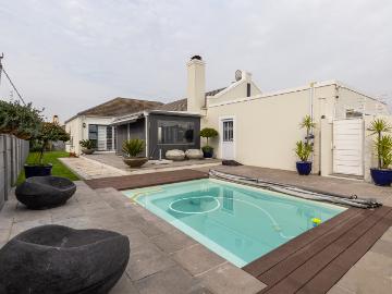 3 Bedroom Freestanding To Let in Sunningdale