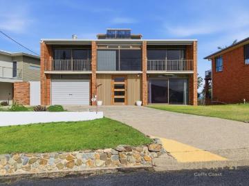 3 Bedroom House Emerald Beach, 104326975