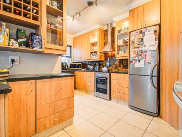 3 Bedroom House For Sale in Greenstone Hill