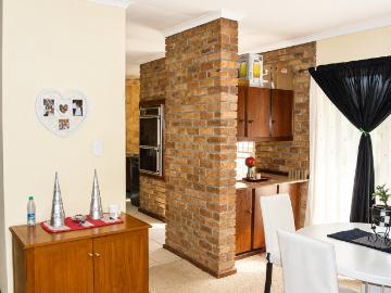 3 Bedroom House For Sale in Florida Hills