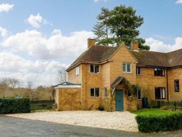 3 Bedroom House For Sale In Little Kineton