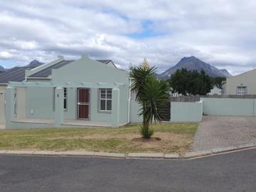 3 Bedroom House in Cloetesville
